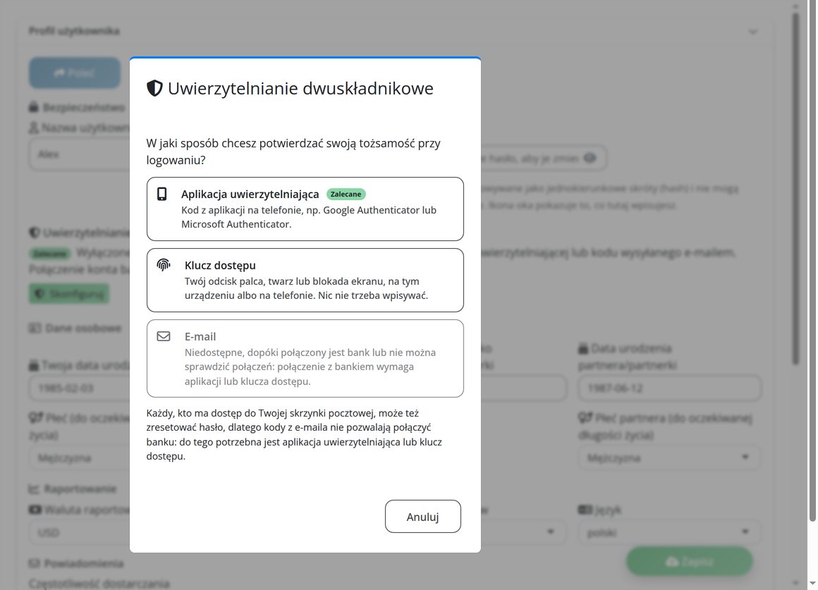 Bezpieczeństwo: logowanie dwuskładnikowe przez aplikację uwierzytelniającą, kod e-mail lub passkey.